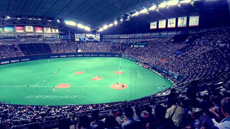 Sapporo Dome, Stadion Sepakbola Merangkap Bisbol