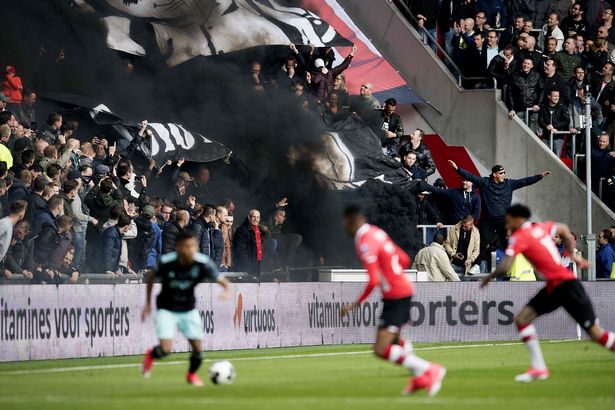 Perang Ideologi yang Memanaskan Hubungan Ajax Amsterdam dengan PSV Eindhoven