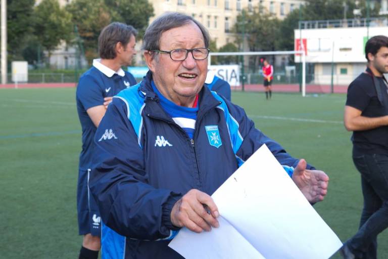 Guy Roux, 44 Tahun Pengabdian untuk Auxerre