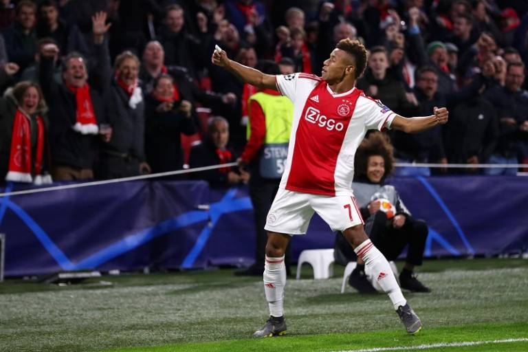 Alasan Mengapa Ajax Amsterdam Harus Pertahankan David Neres
