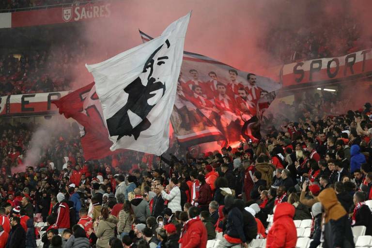 Dua Sisi Ultras Benfica: Diabos Vermelhos dan No Name Boys