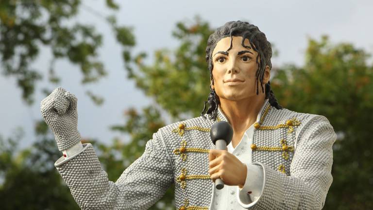 Patung Michael Jackson dan Terdegradasinya Fulham dari Premier League