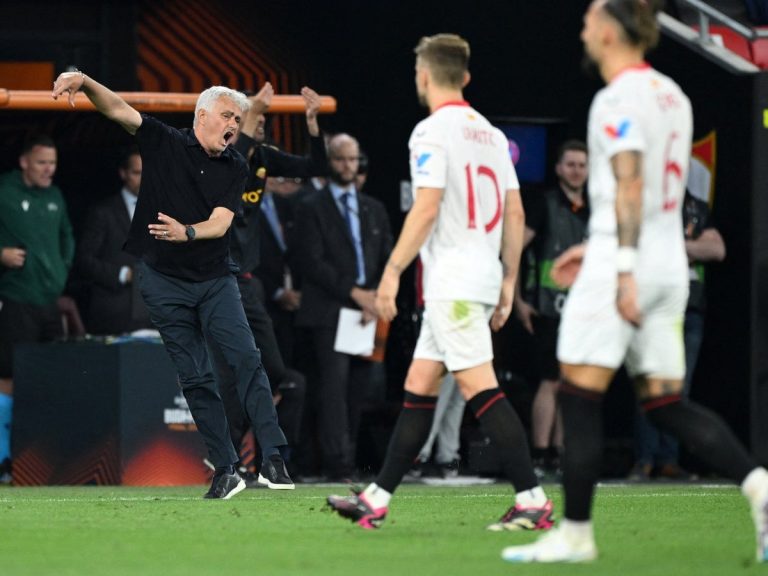 Jose Mourinho, Rekor Final Eropa dan Kekalahan dari Sevilla